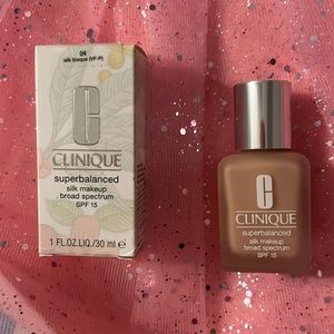 NIB Clinique Superbalanced foundation, 04 silk bisque